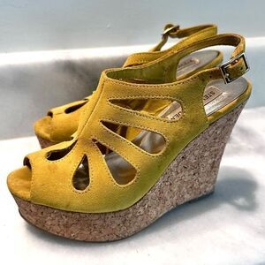 Steve Madden Womens Wedge Sandals Adjustable Buckle Mustard Yellow Suede US 6.5